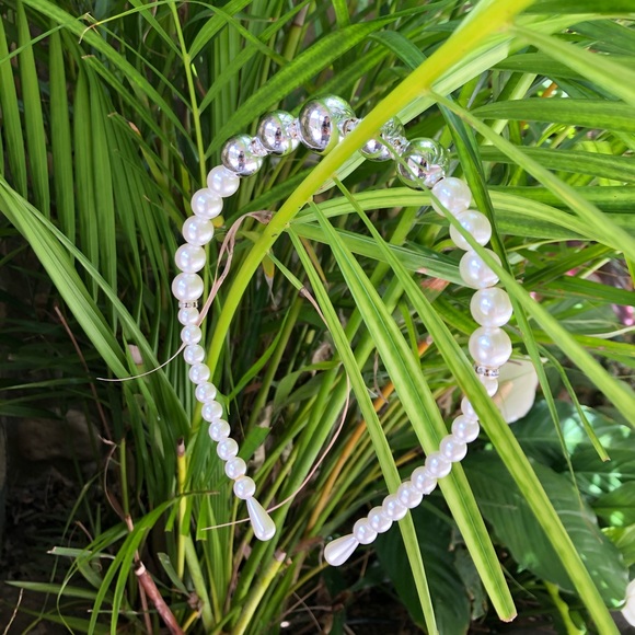 Classic White Pearl Headband - Picture 4 of 4